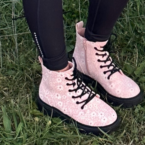 Shoes - Picture 3 of 3